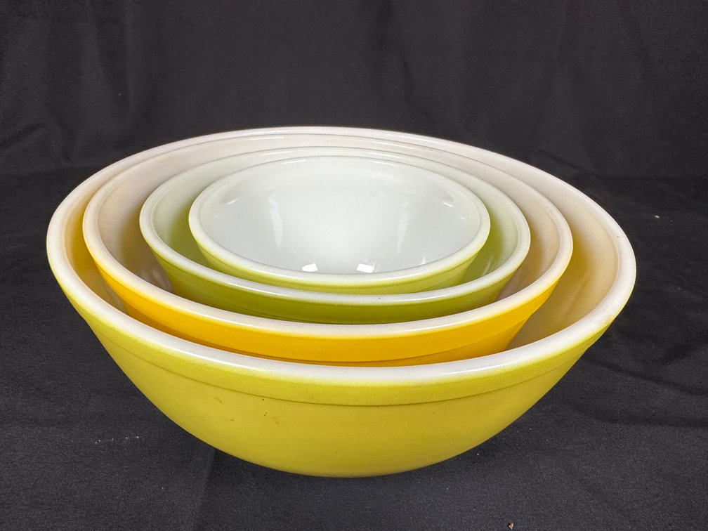 Pyrex Nesting Bowls (4)