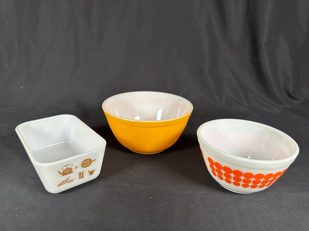 Vintage Pyrex Glassware (3)