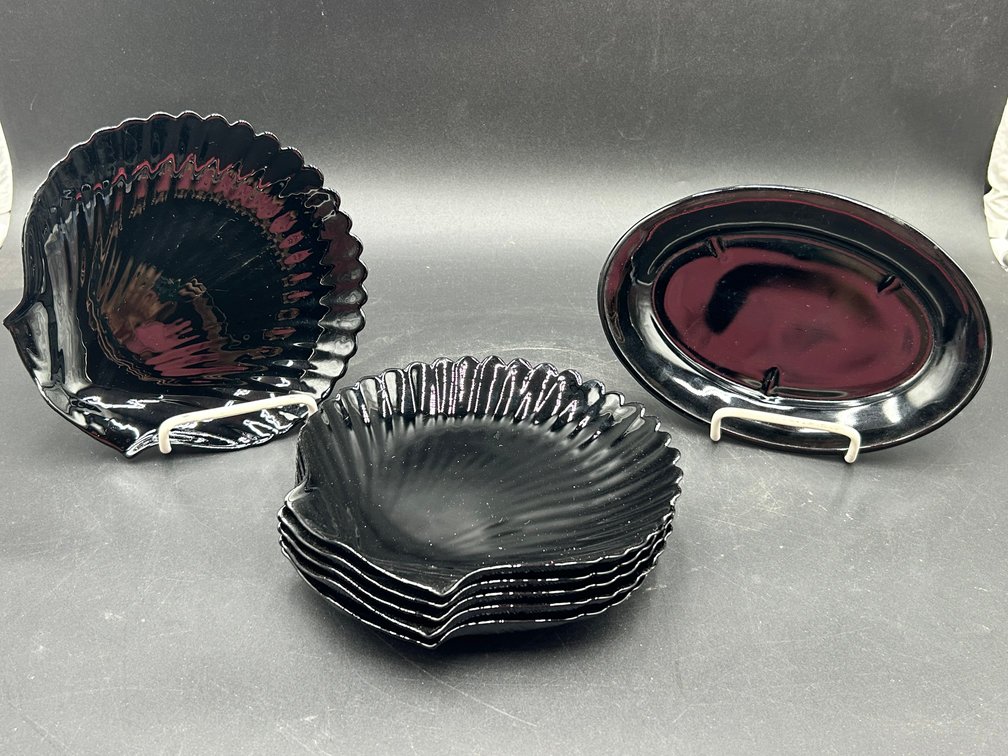 Black Shell Plates with Platter