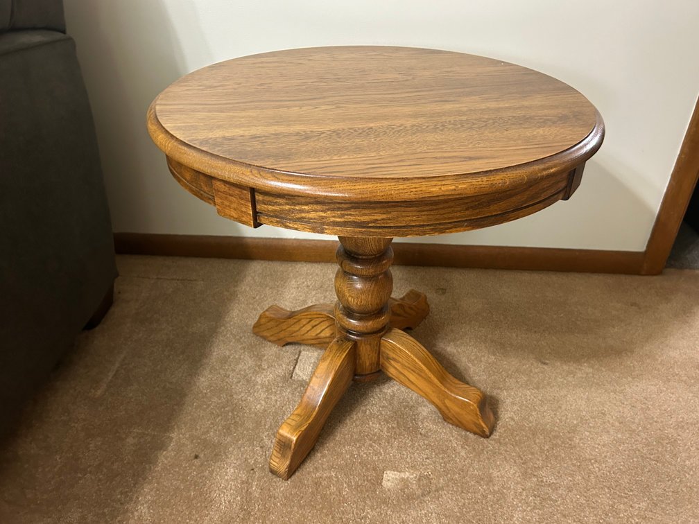 Round Oak Pedestal Leg End Table