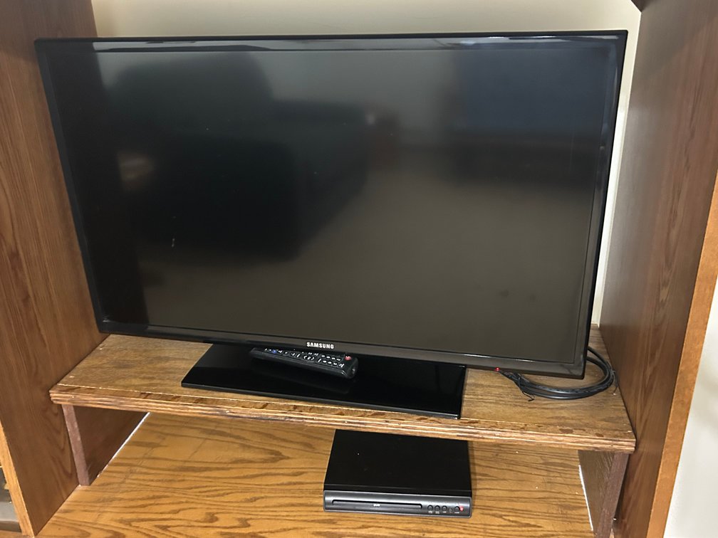 32" Samsung TV and DVD Player