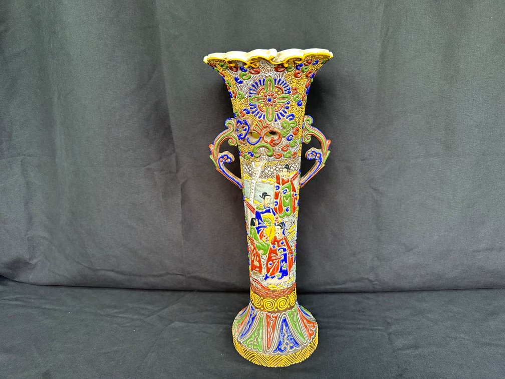 Moriage Ceramic Figural Vase with Scalloped Rim
