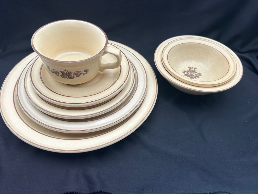 Pfaltzgraff Village Dish Set