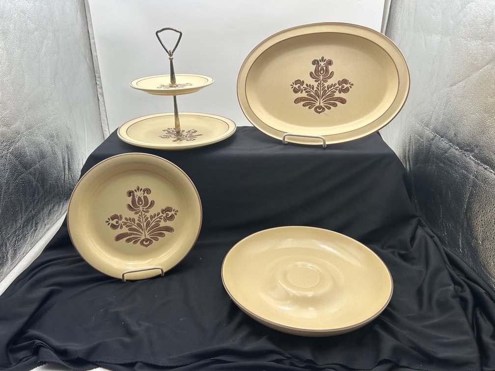 Pfaltsgraff Village Tiered Tray, Platter, Chip & Dip, and Pie Plate