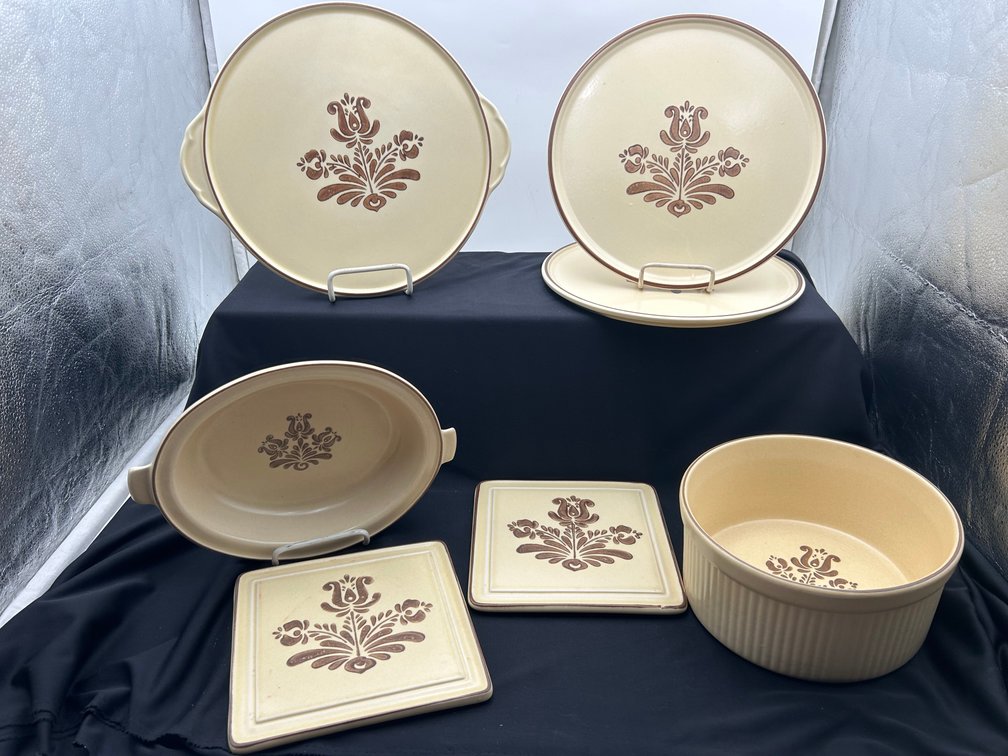 Pfaltzgraff Village Baking & Serving Accessories