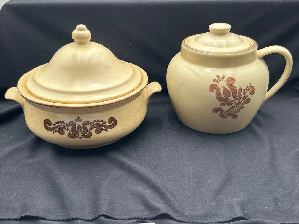 Pfaltzgraff Village Bean Pot & 2 Quart Covered Casserole