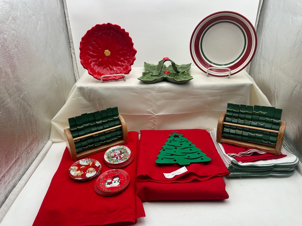 Christmas Table Linens with Table Accessories