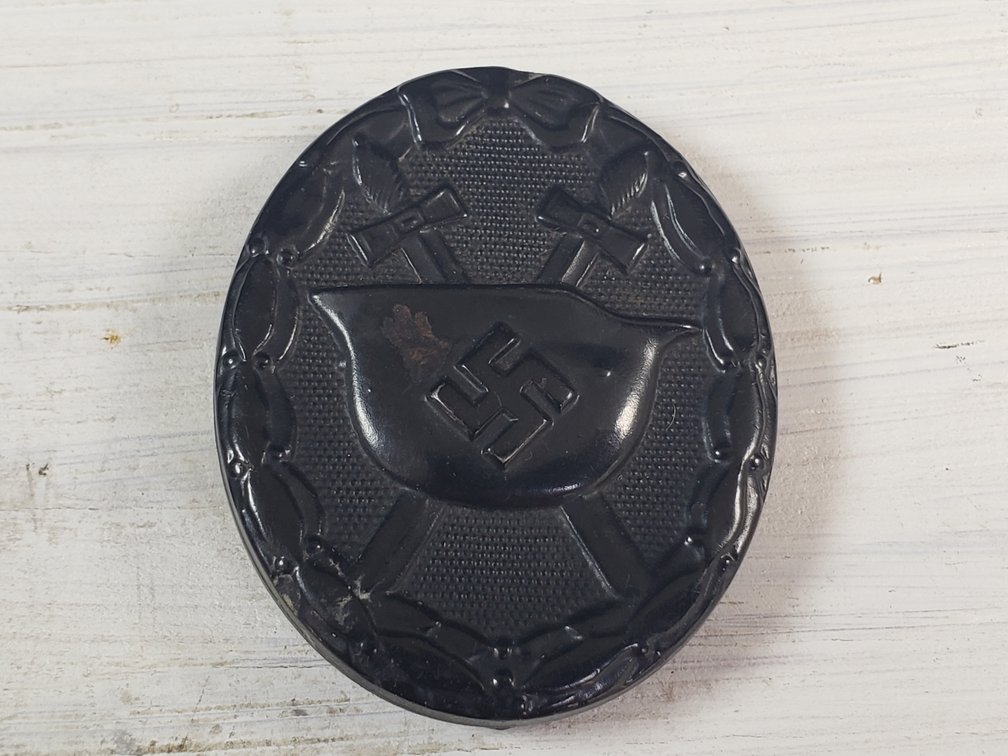 WWII German Black-Finished Metal Wound Badge