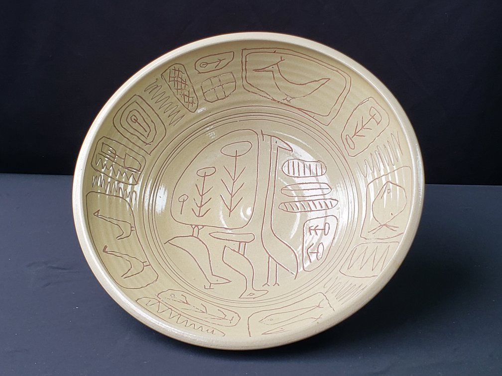 Hal 153 Glazed Ceramic Bowl with Incised Motifs