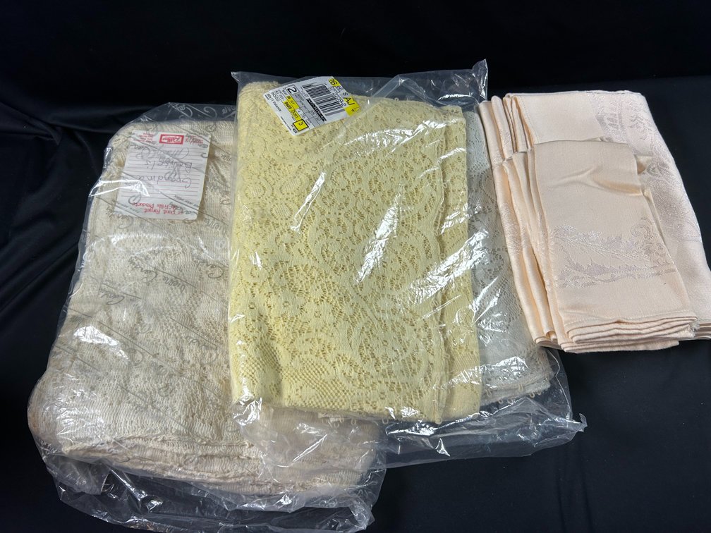 Vintage Lace and Linen Tablecloths and Napkins