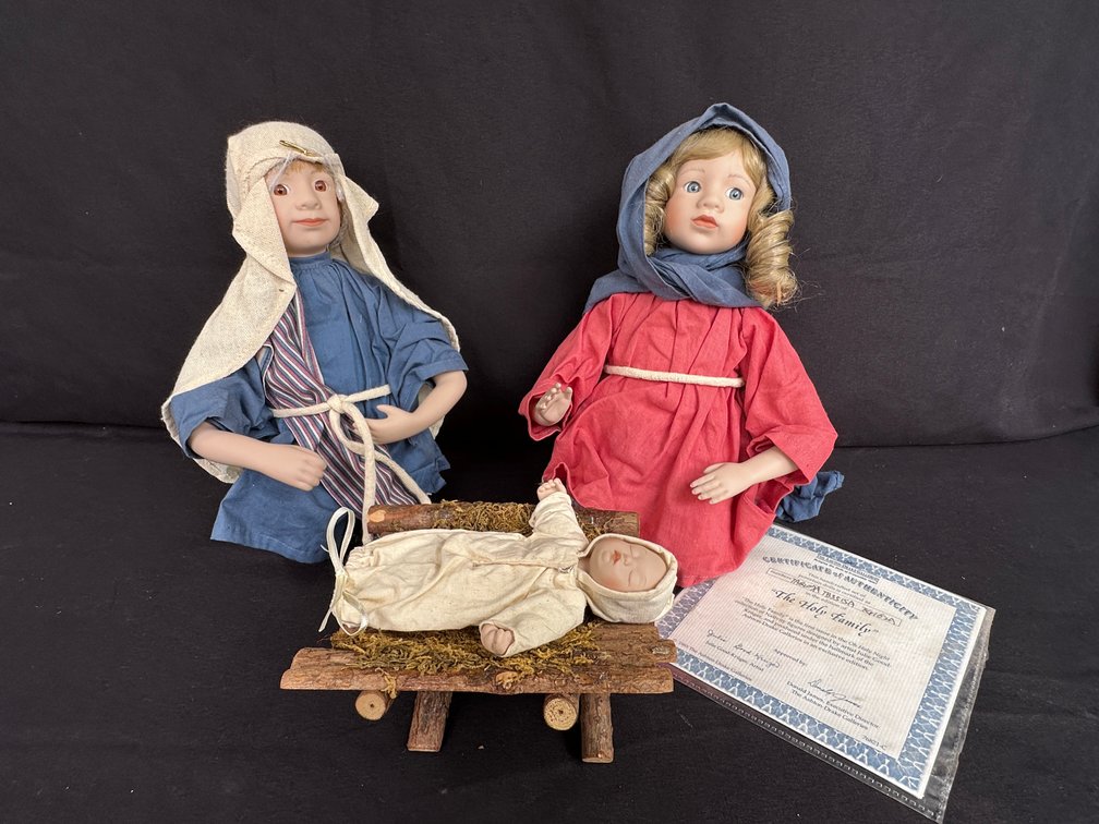 The Ashton-Drake Galleries Holy Family Porcelain Nativity Set