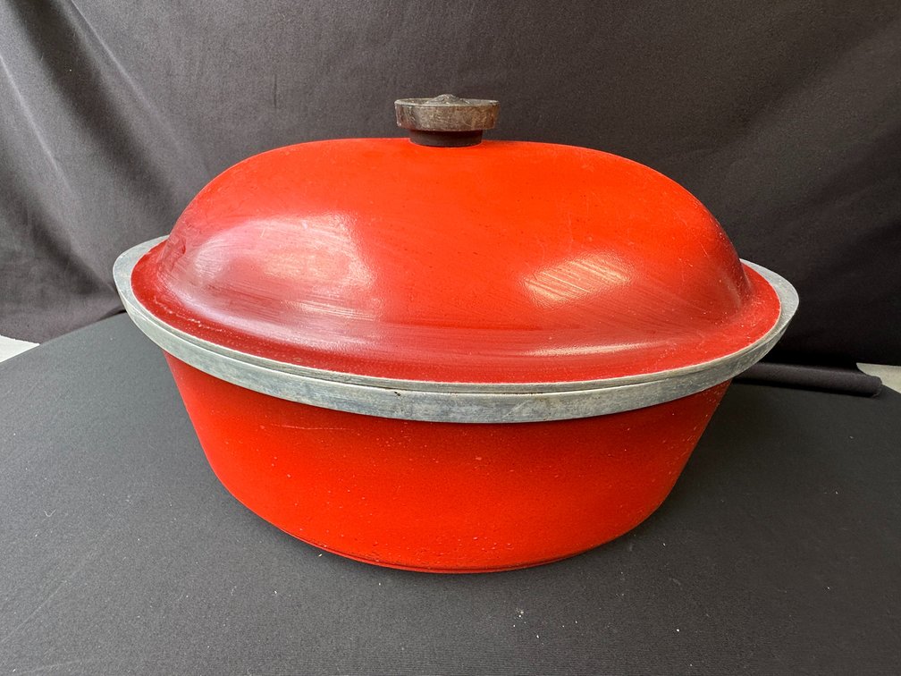 Club Cast Aluminum Oval Roaster with Lid