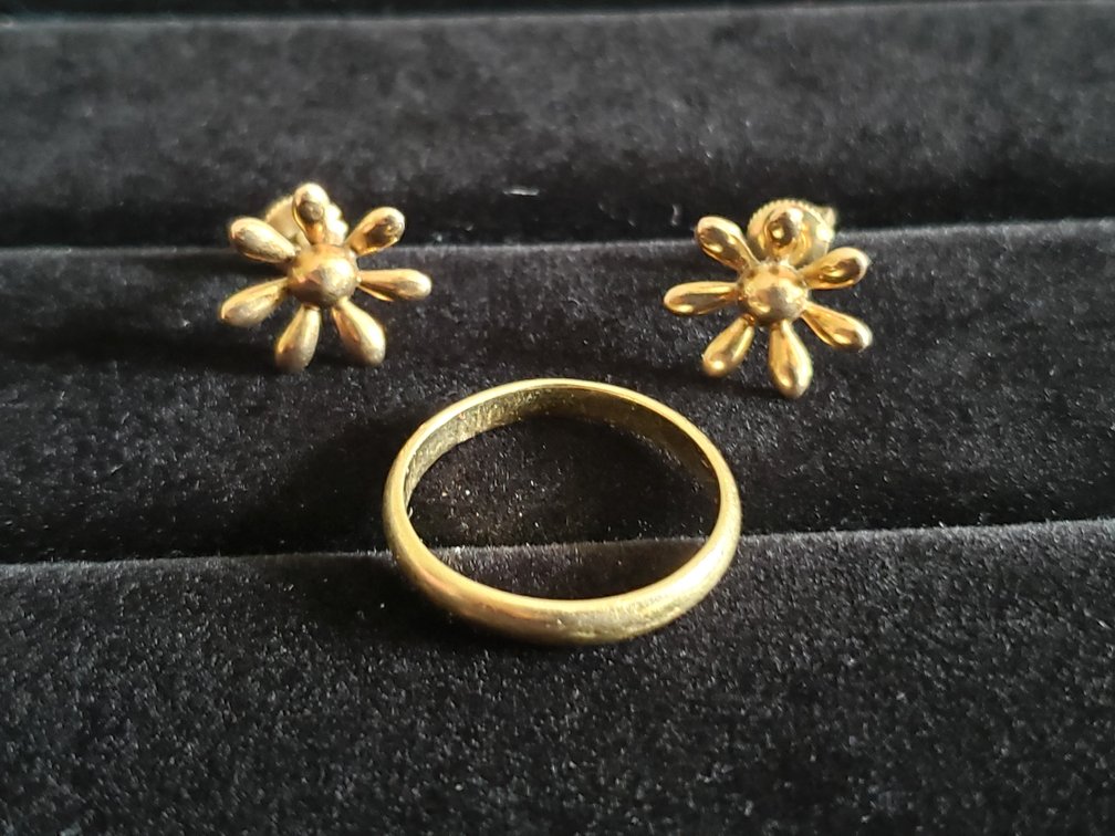 14K Yellow Gold Band Ring and Floral Stud Earrings