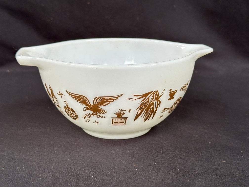 Pyrex Early American Pattern Milk Glass Cinderella Bowl