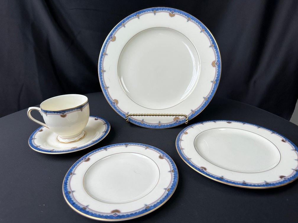 Mikasa Majestic Hall L6918 5-Piece Porcelain Place Setting