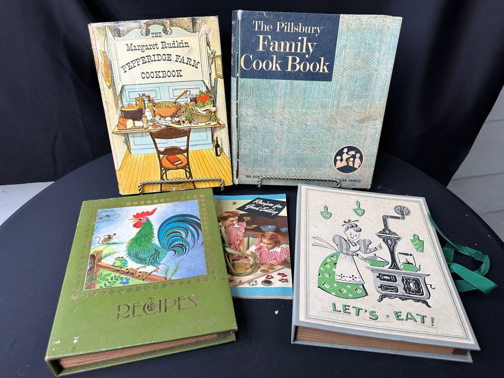 Cookbooks, Recipe Booklet, and Accordion Recipe Files