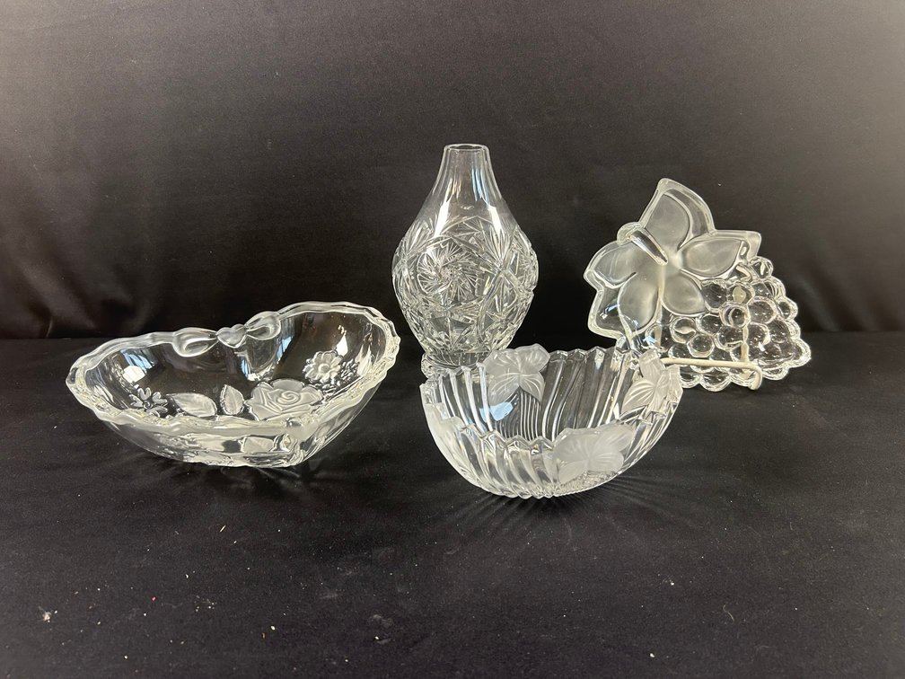Clear Vase with Frosted Flower Bowls