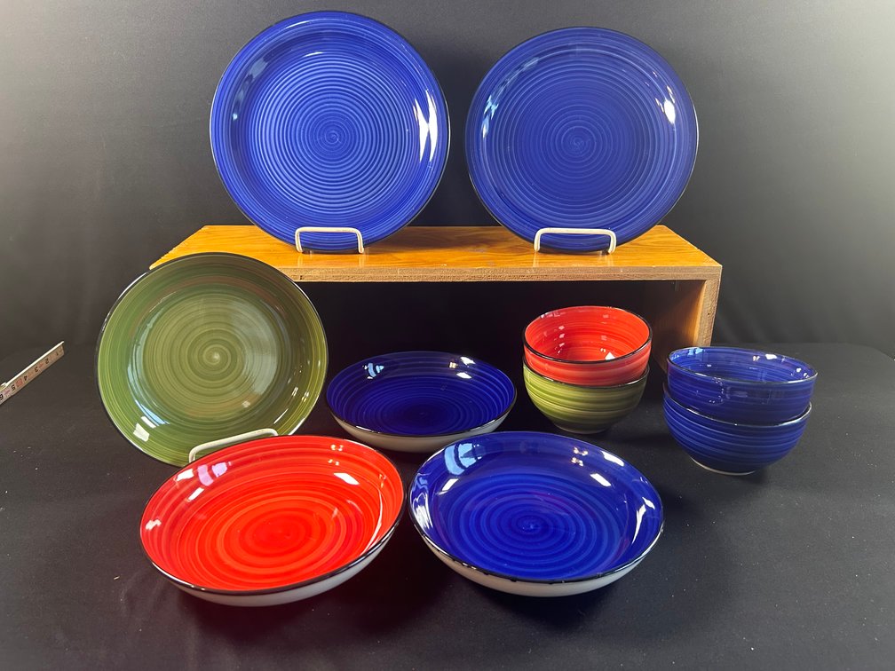 Gibson Home Dishes with Swirl Design