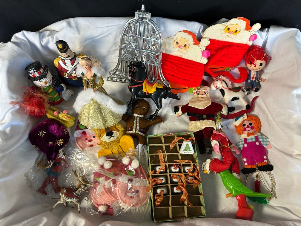 Christmas Ornaments, Figurines, and Holiday Decorations