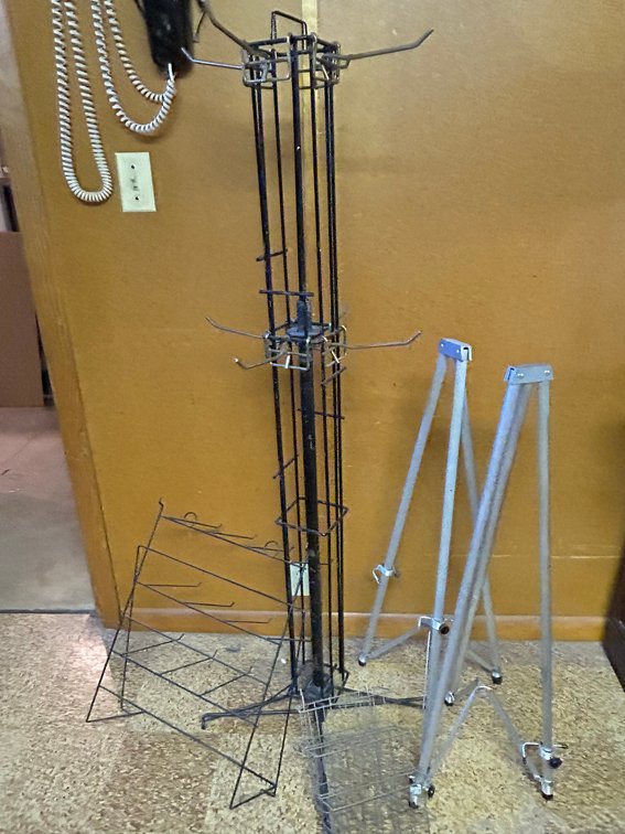 Wire Racks & Easels