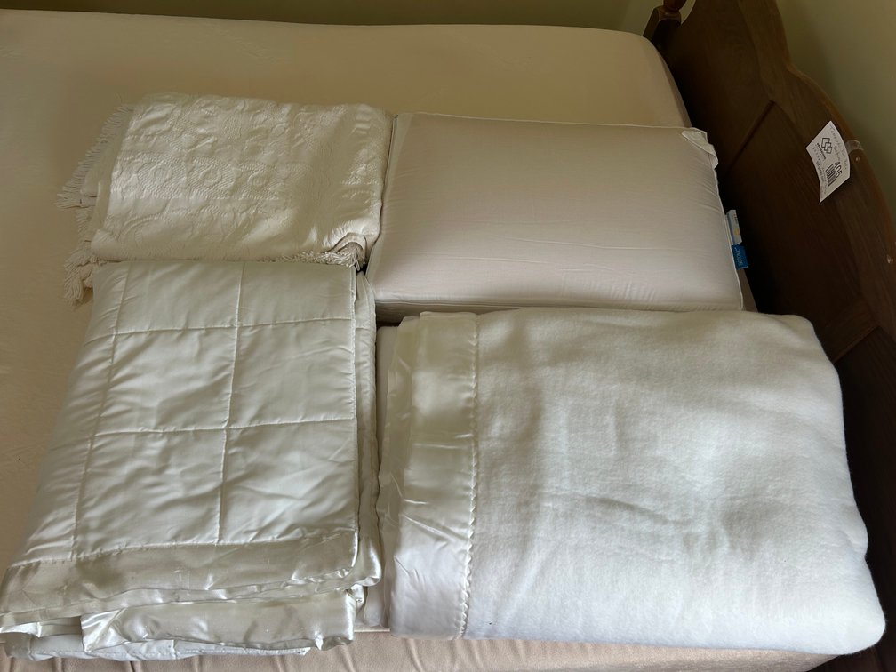 Blankets, Pillow, Bedspread