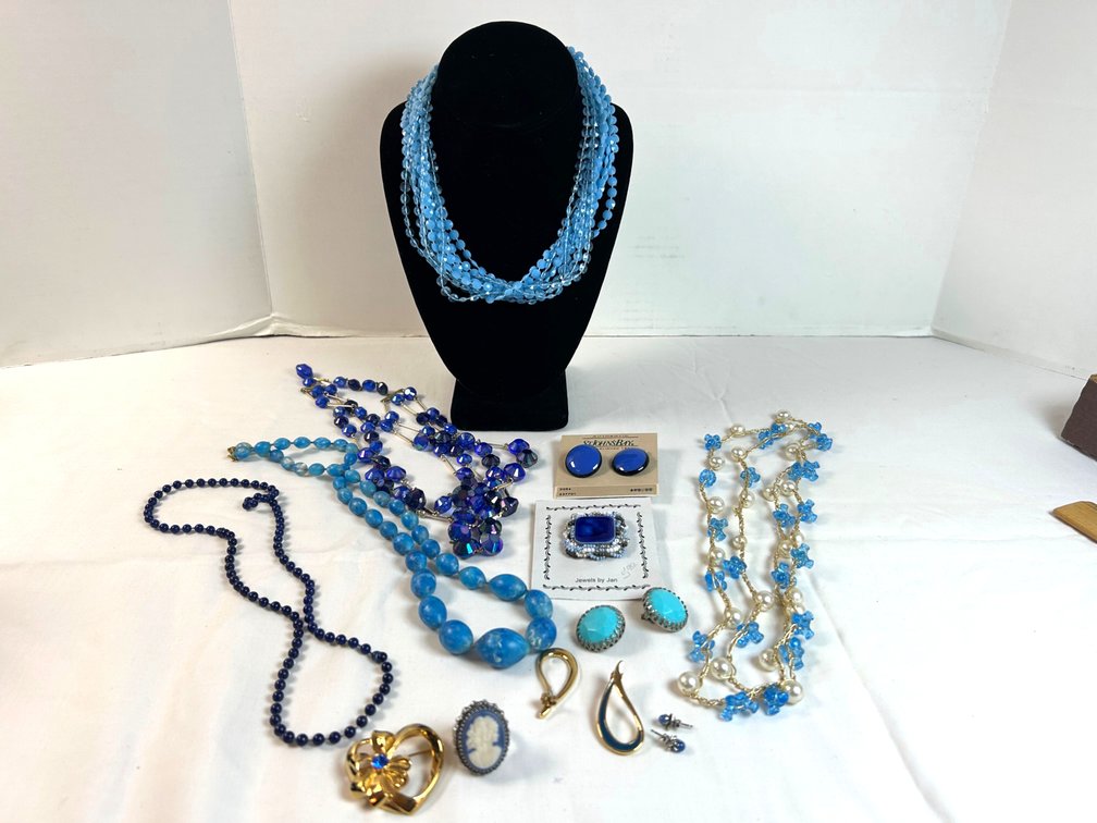 Fashion Jewelry with Blue Beads and Stones