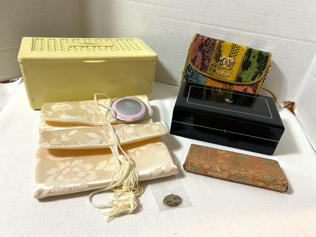Jewelry Pouches, Boxes, Compact, & Purse