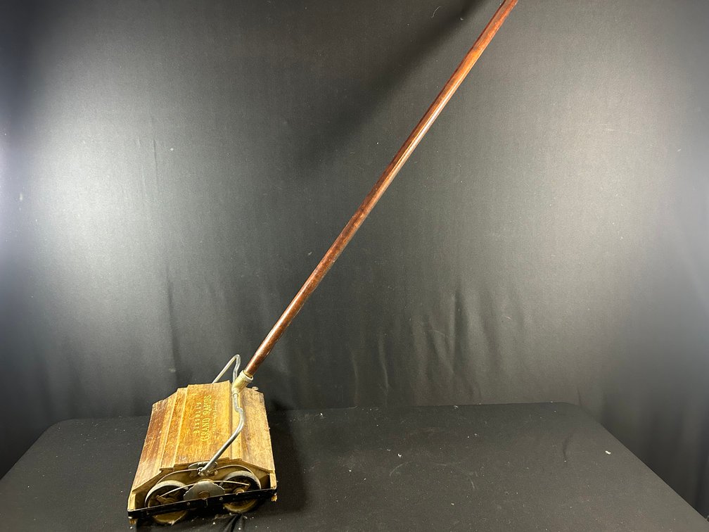 Vintagte Bissell's Grand Rapids "Hi-Lo" Ball Bearing Sweeper