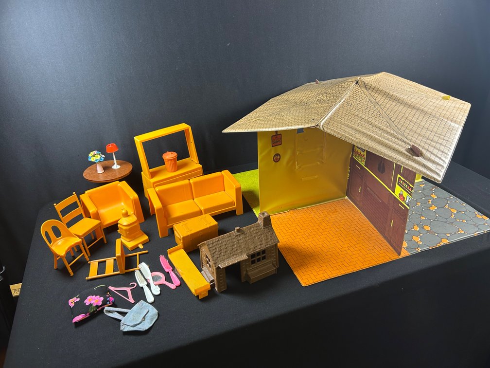 Sunshine Family Craft Store Set with House/Store