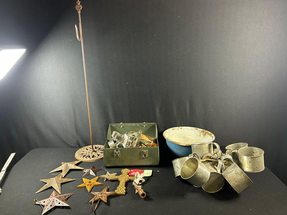 Lunchbox, Stars, Cups, Cookie Cutters, & Stand