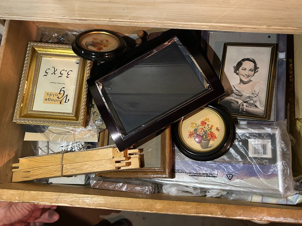 Frames & More