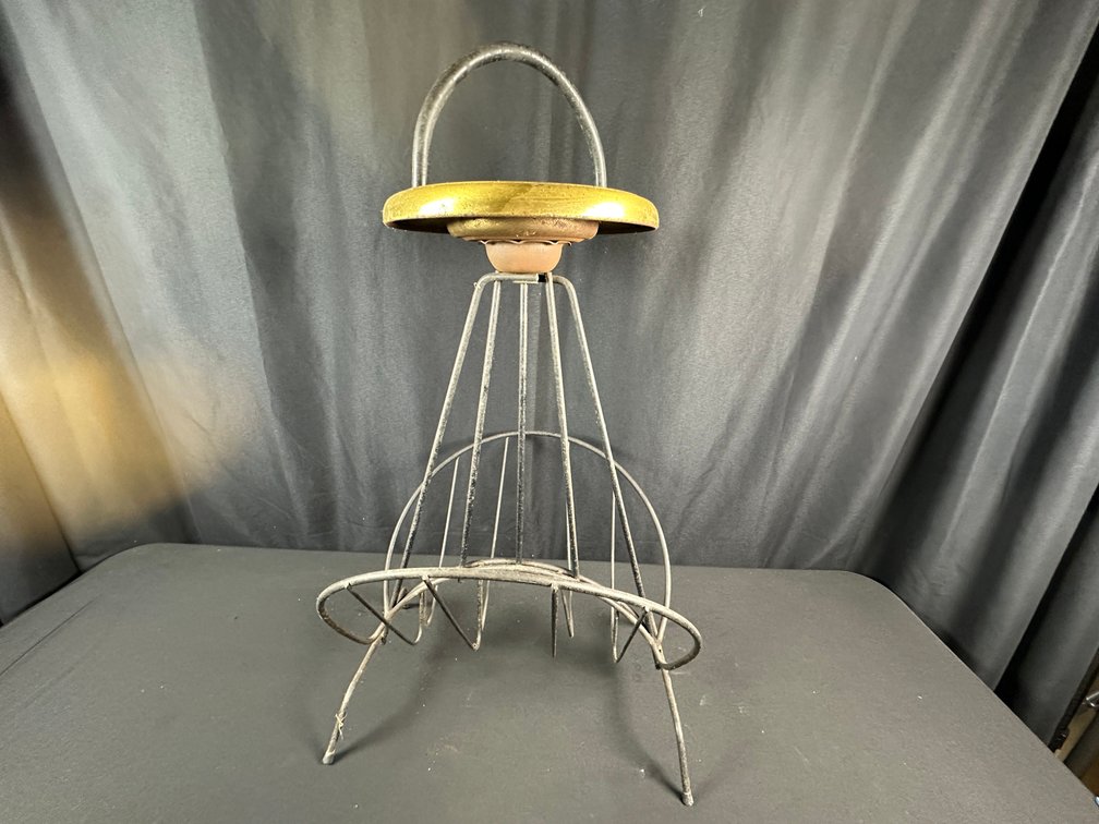 Metal Wire Floor Ashtray with Magazine Rack