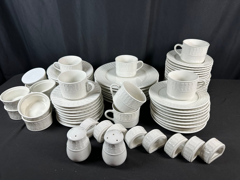 Totally Today Embossed Ceramic Dinnerware Set