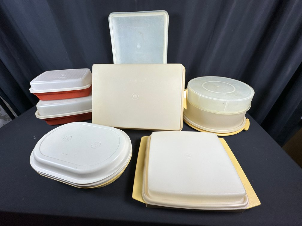 Tupperware Plastic Food Storage Containers and Cake Keepers