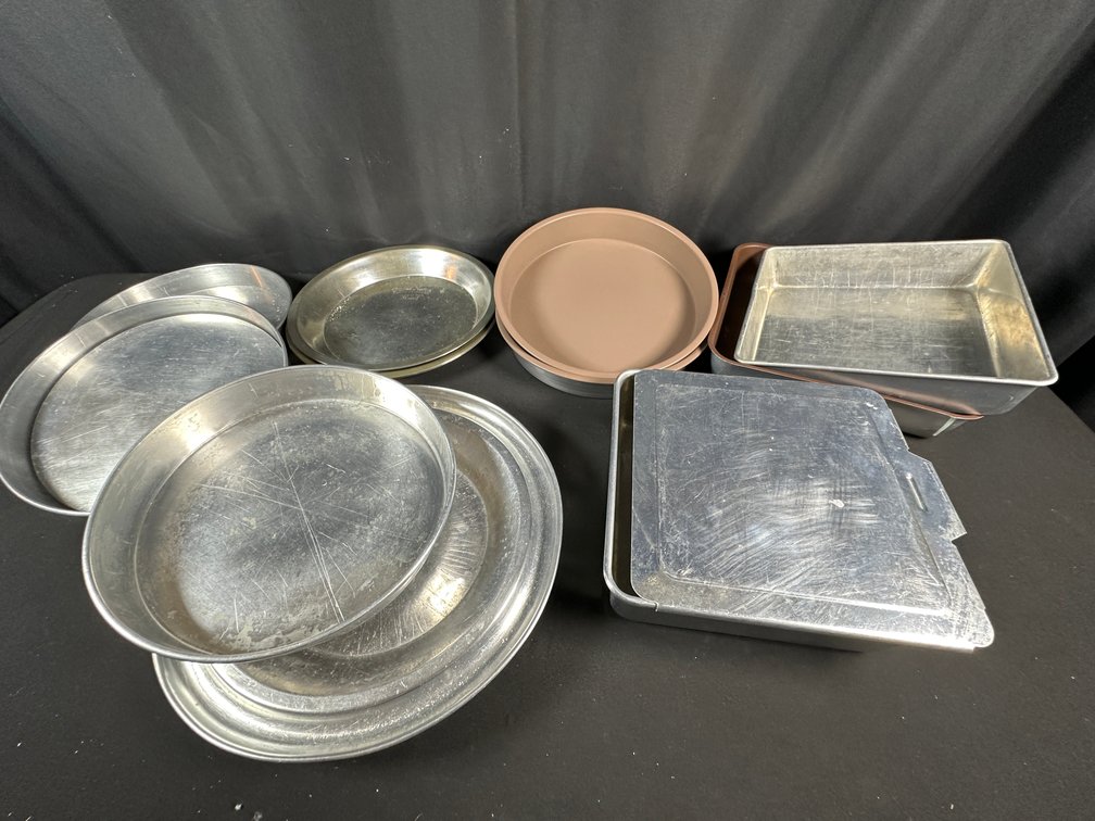 Aluminum and Coated Baking Pans, Cake Pans, and Pie Tins