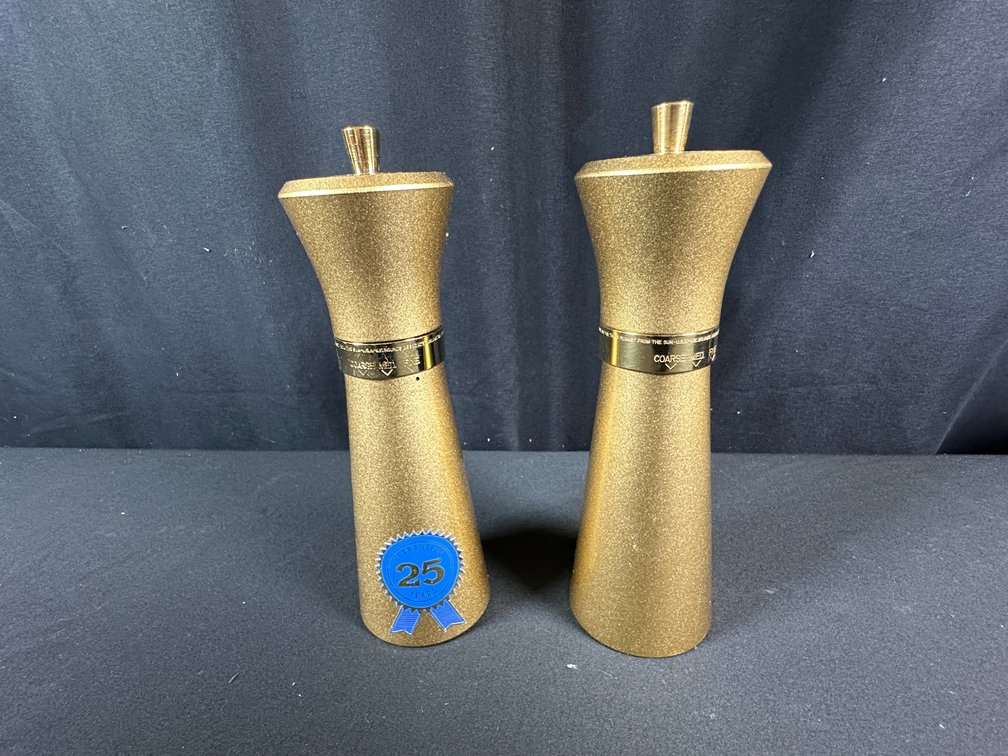 William Bounds Shake 'N' Twist Salt and Pepper Mills