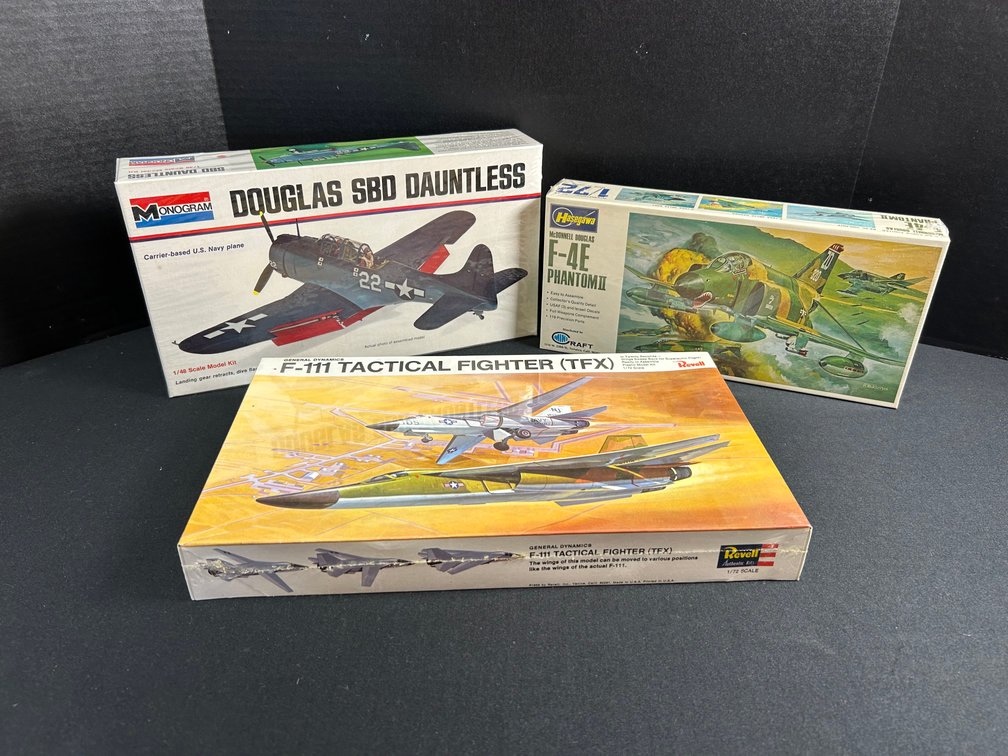 Military Aircraft Plastic Model Kits, 1/72 and 1/48 Scale