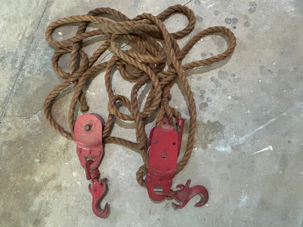 Block and Tackle Pulley with Rope