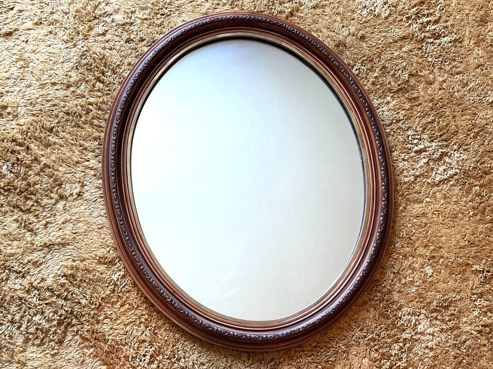 Oval Wall Mirror in Molded Decorative Frame