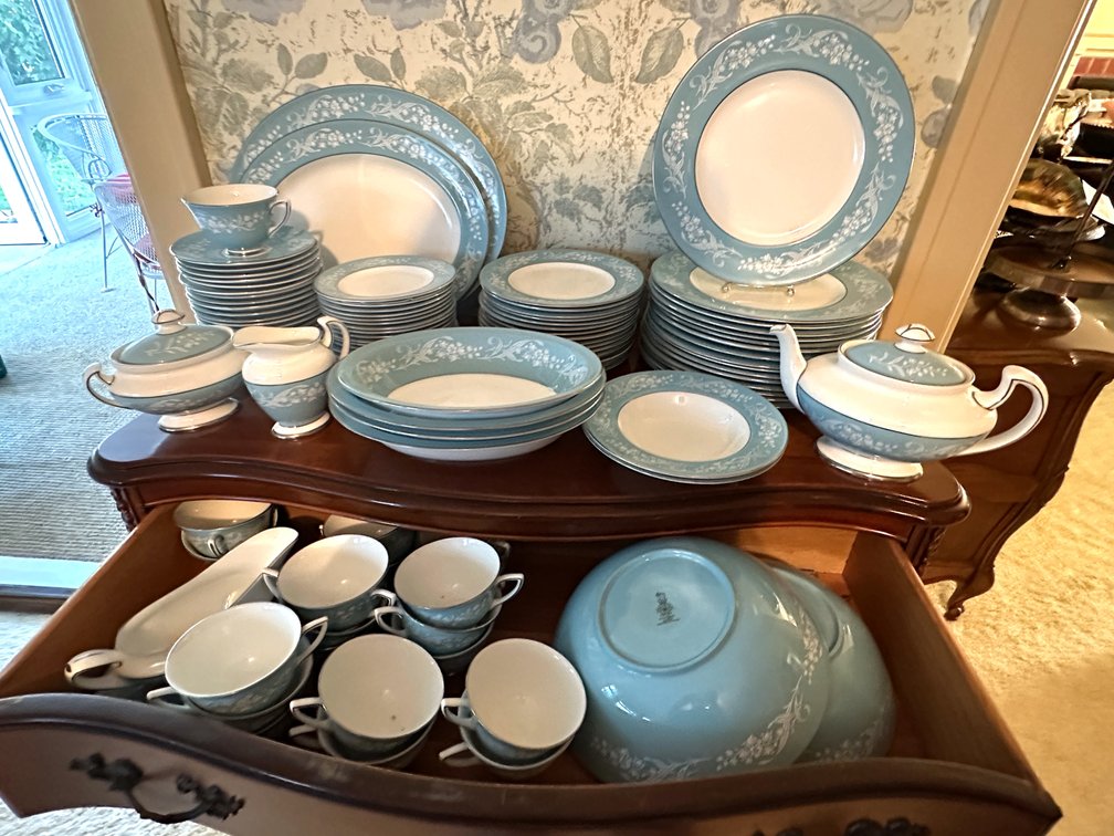 Royal Doulton Alexandria H. 4912 Bone China Dinnerware Service