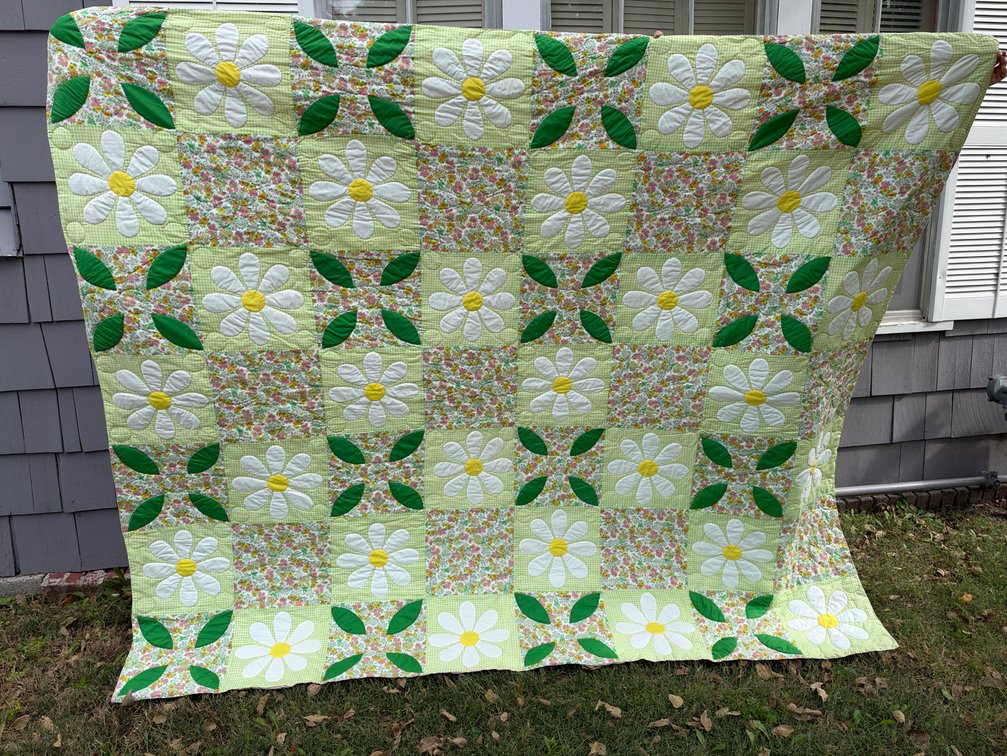 Handmade Daisy Appliqué Patchwork Quilt, 84 x 96 in