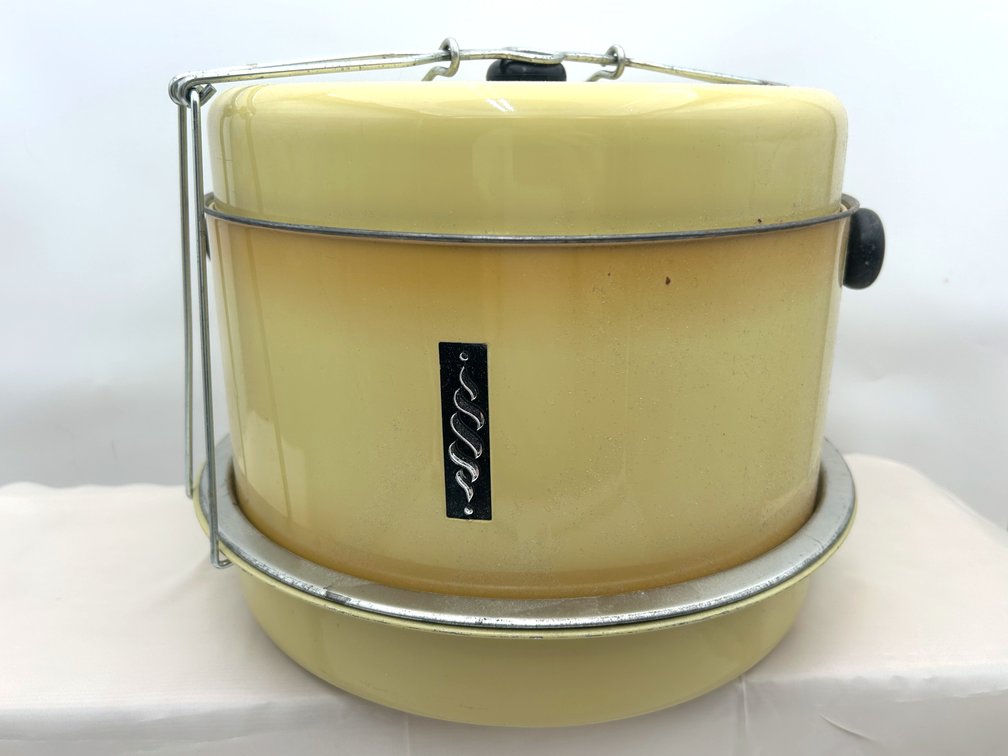 Vintage Cake/Pie Carrier