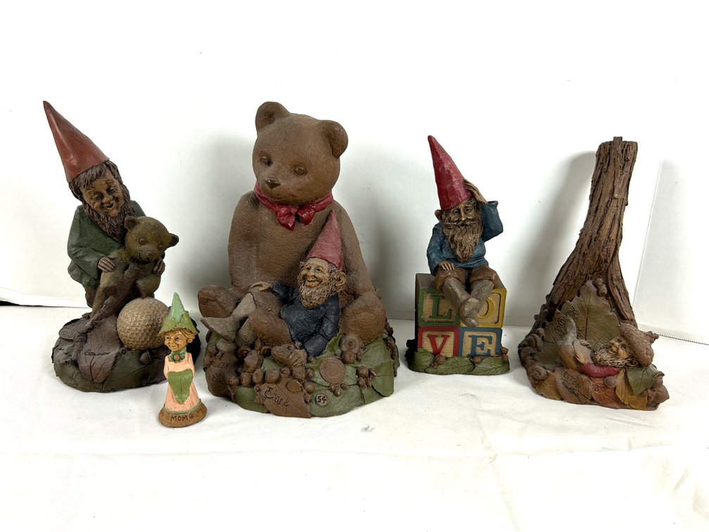 Tom Clark Bears & More
