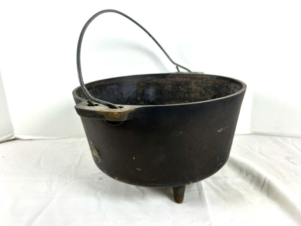 Cast Iron Pot with Handle