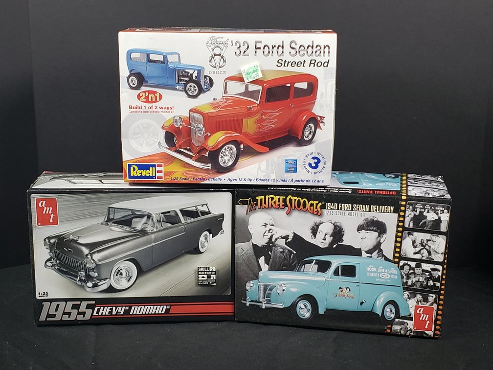 1:25 Scale Plastic Model Car Kits