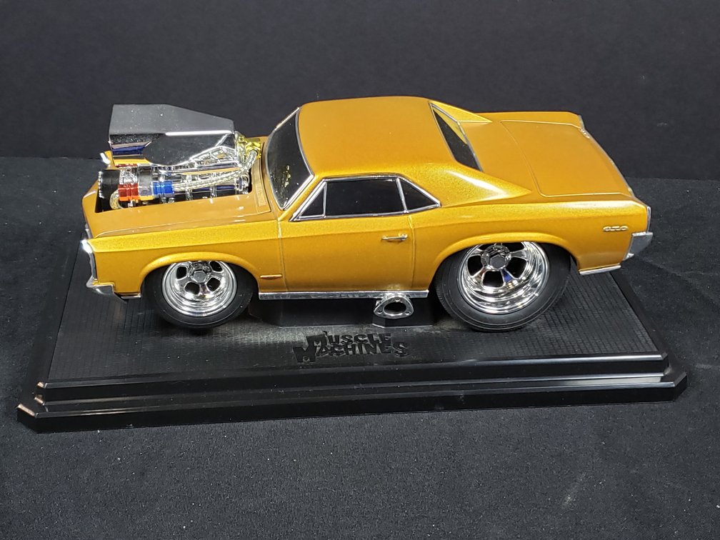 Muscle Machines GTO Metallic Gold Die-Cast Model Car
