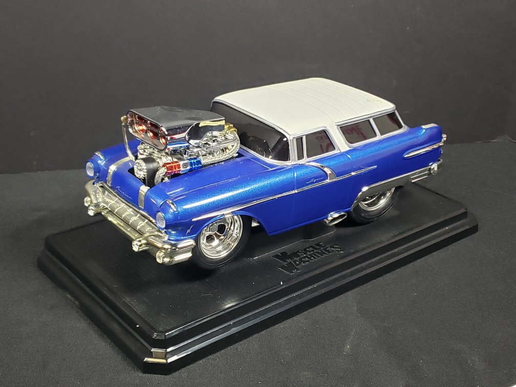 Muscle Machines Pontiac Safari Die-Cast Model Car