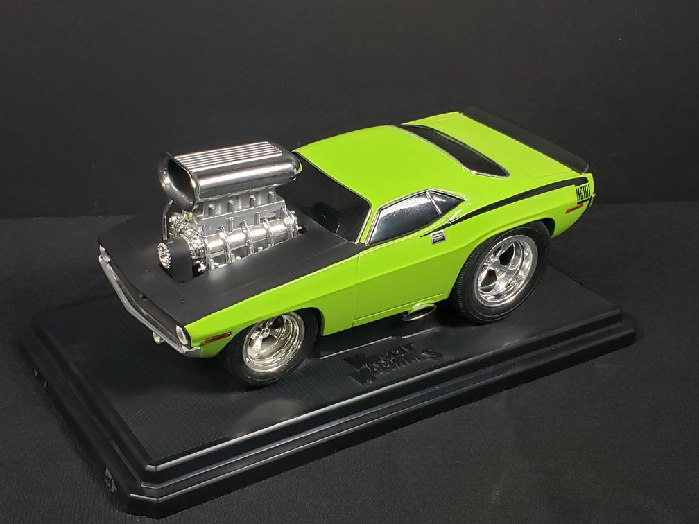 Muscle Machines HEMI Die-Cast Model Car