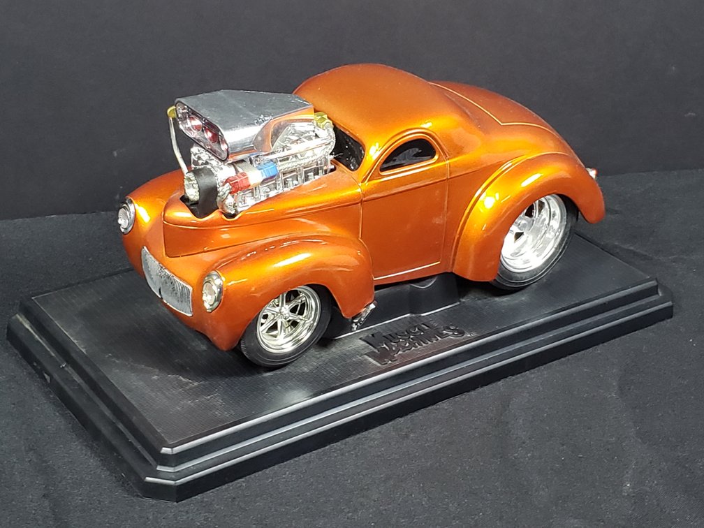 Muscle Machines Metallic Copper Custom Coupe Model Car