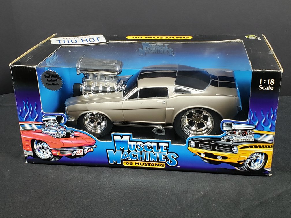 Muscle Machines '66 Mustang 1:18 Scale Diecast Car